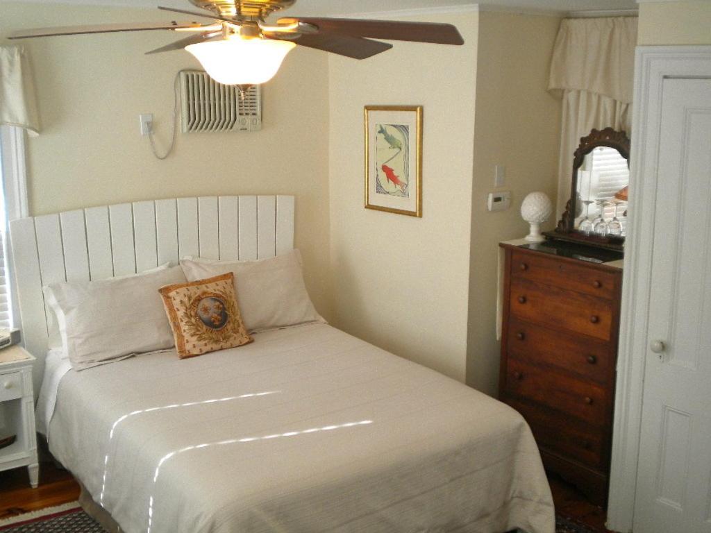 The Stirling House Waterfront Inn グリーンポート エクステリア 写真