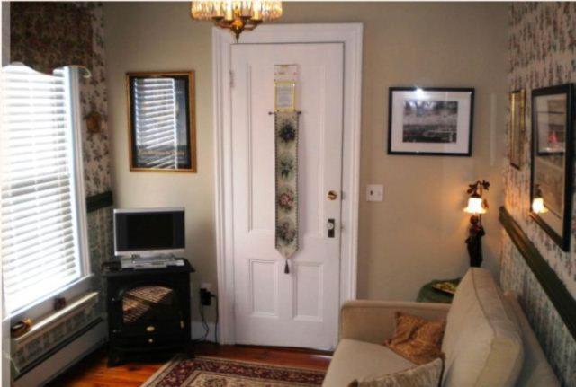 The Stirling House Waterfront Inn グリーンポート エクステリア 写真