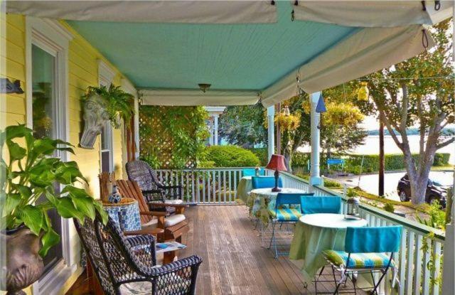 The Stirling House Waterfront Inn グリーンポート エクステリア 写真