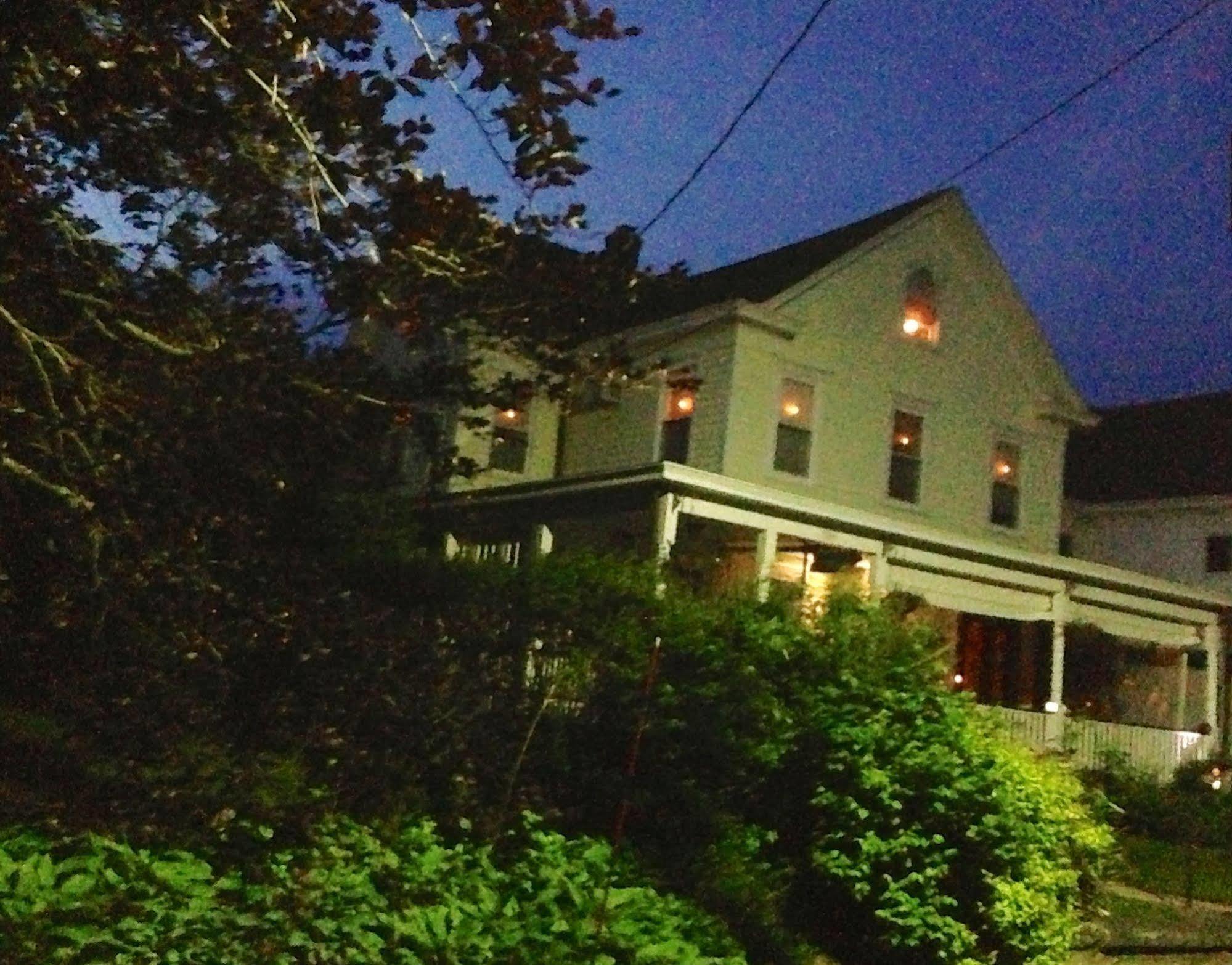 The Stirling House Waterfront Inn グリーンポート エクステリア 写真