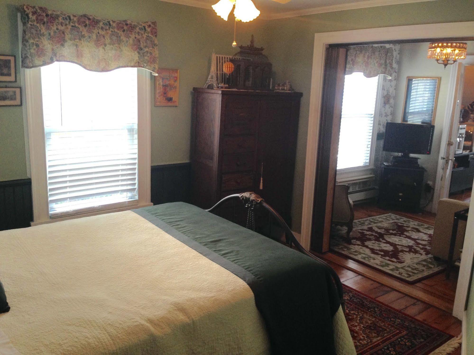 The Stirling House Waterfront Inn グリーンポート エクステリア 写真
