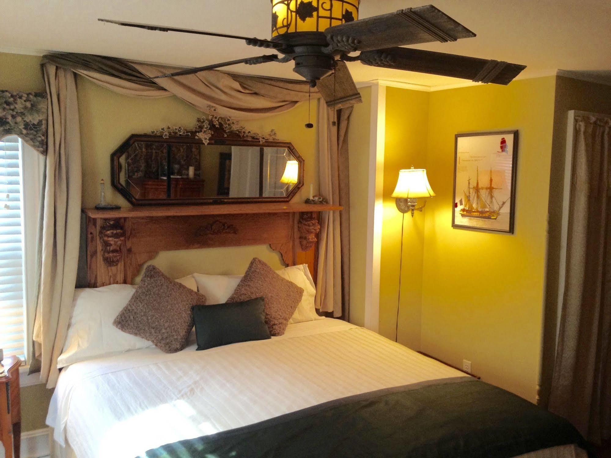 The Stirling House Waterfront Inn グリーンポート エクステリア 写真