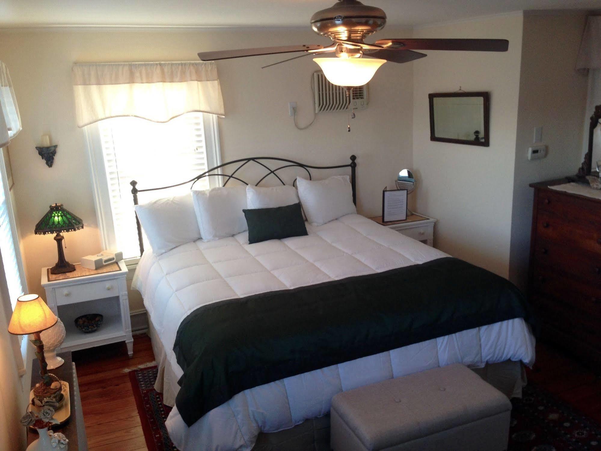 The Stirling House Waterfront Inn グリーンポート エクステリア 写真