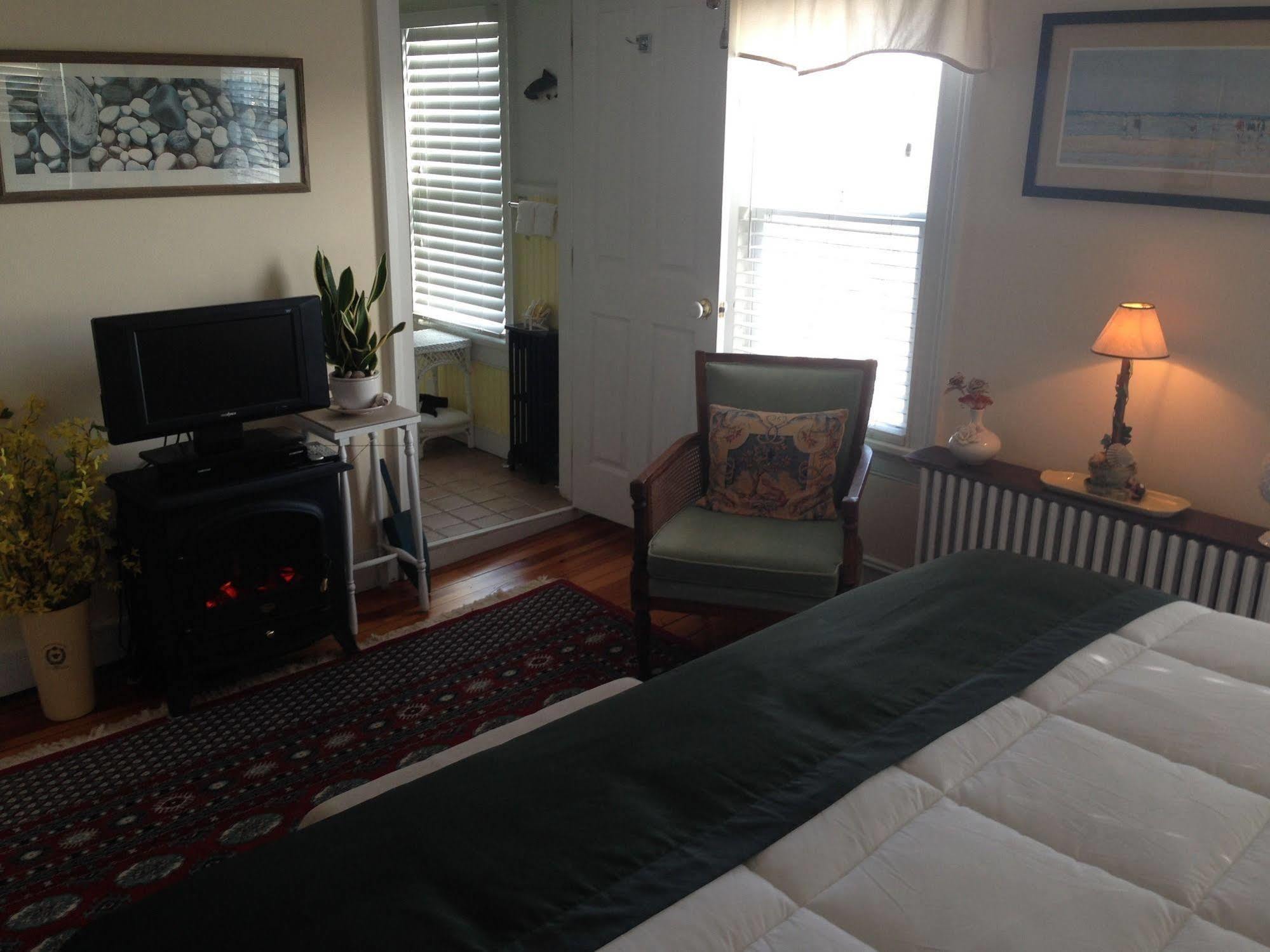 The Stirling House Waterfront Inn グリーンポート エクステリア 写真