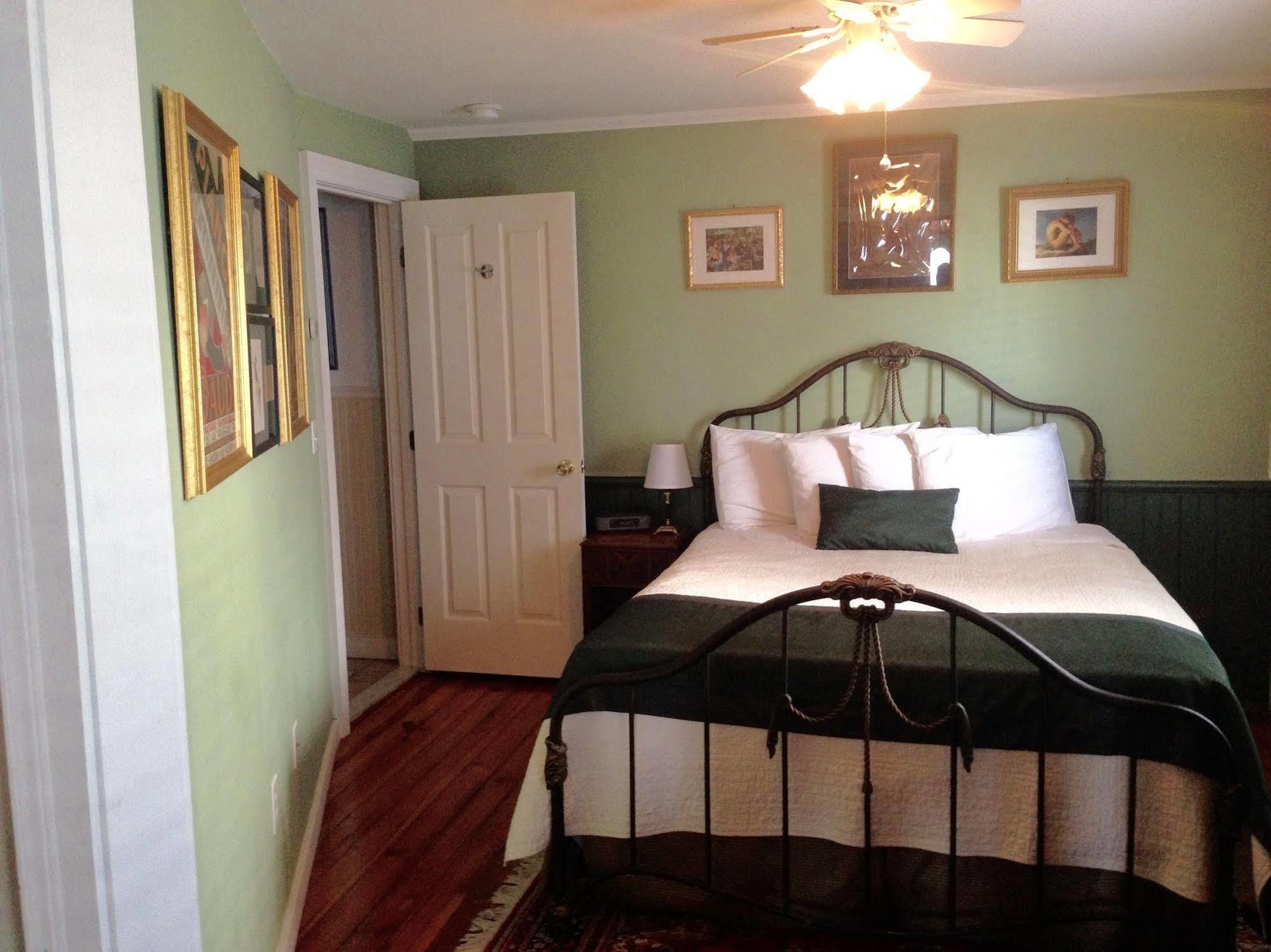 The Stirling House Waterfront Inn グリーンポート エクステリア 写真